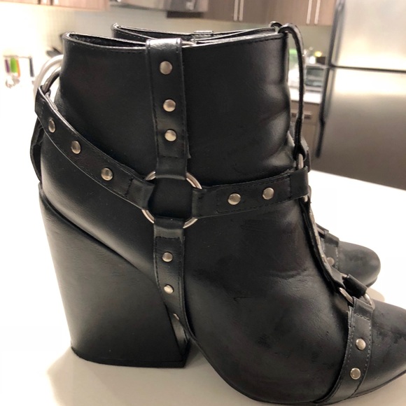YRU Shoes - YRU Cage Harness bootie